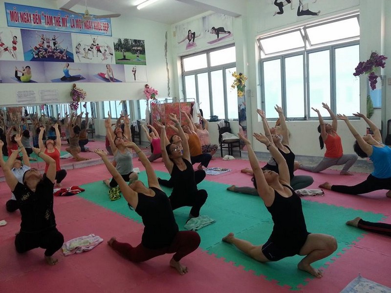 Một buổi tập Yoga ở CLB